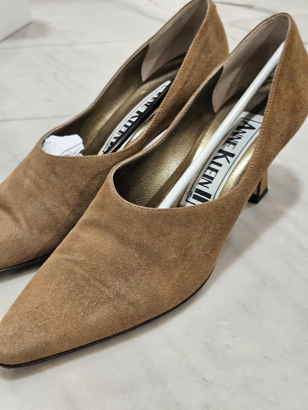 Vintage Anne Klein Tan Suede Pumps Pointed Toe Spool Heels Women’s Size 7